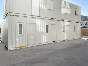 40FT 4 Bedrooms Integrated Container House With Office Full Bathroom 45mm EPS Wall Panels Double Glazed View Window