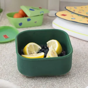 BPA Free High Quality Reusable Silicone Kid’s Food Storage Box Leakproof Square Fruit Snack Container with Lid Microwavable