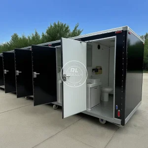 China Best VIP Portable Mobile Home Party Toilets Outdoor Mobile Flushing Toilet Truck With Urinal Waste Tank