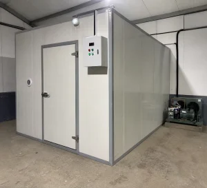 HCFC Customizable Solar Walk in Refrigerator with Eco Friendly for Compressor Easy Operation Storage Compartments & Freezer