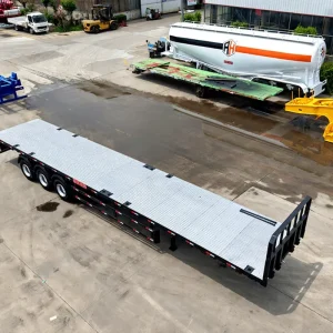 Steel Flatbed Semi Trailer Anti deformation General Cargo Platform Equipped with 1.5m Front Bulkhead 60t Payload